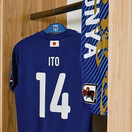 スタンドで応援するファン