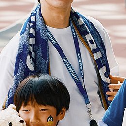 応援する子どもと大人のファン（その1）
